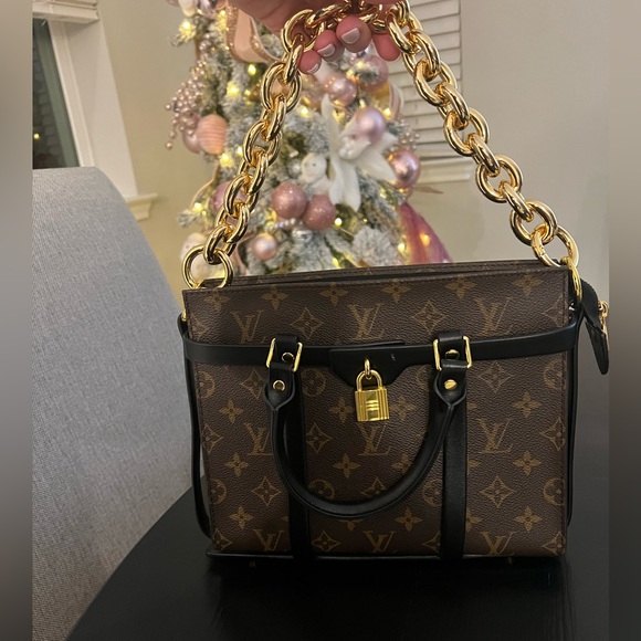 Authentic Louis Vuitton Toiletry 19 - Picture 13 of 14